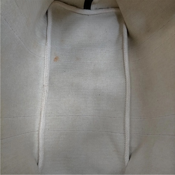 Two-Tone Hermès Garden Party Tote: Timeless Elegance Meets Modern Luxury - Picture 8 of 9